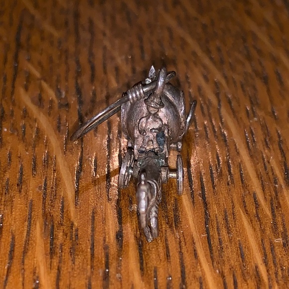 Mini pumpkin carriage earrings - Picture 6 of 8